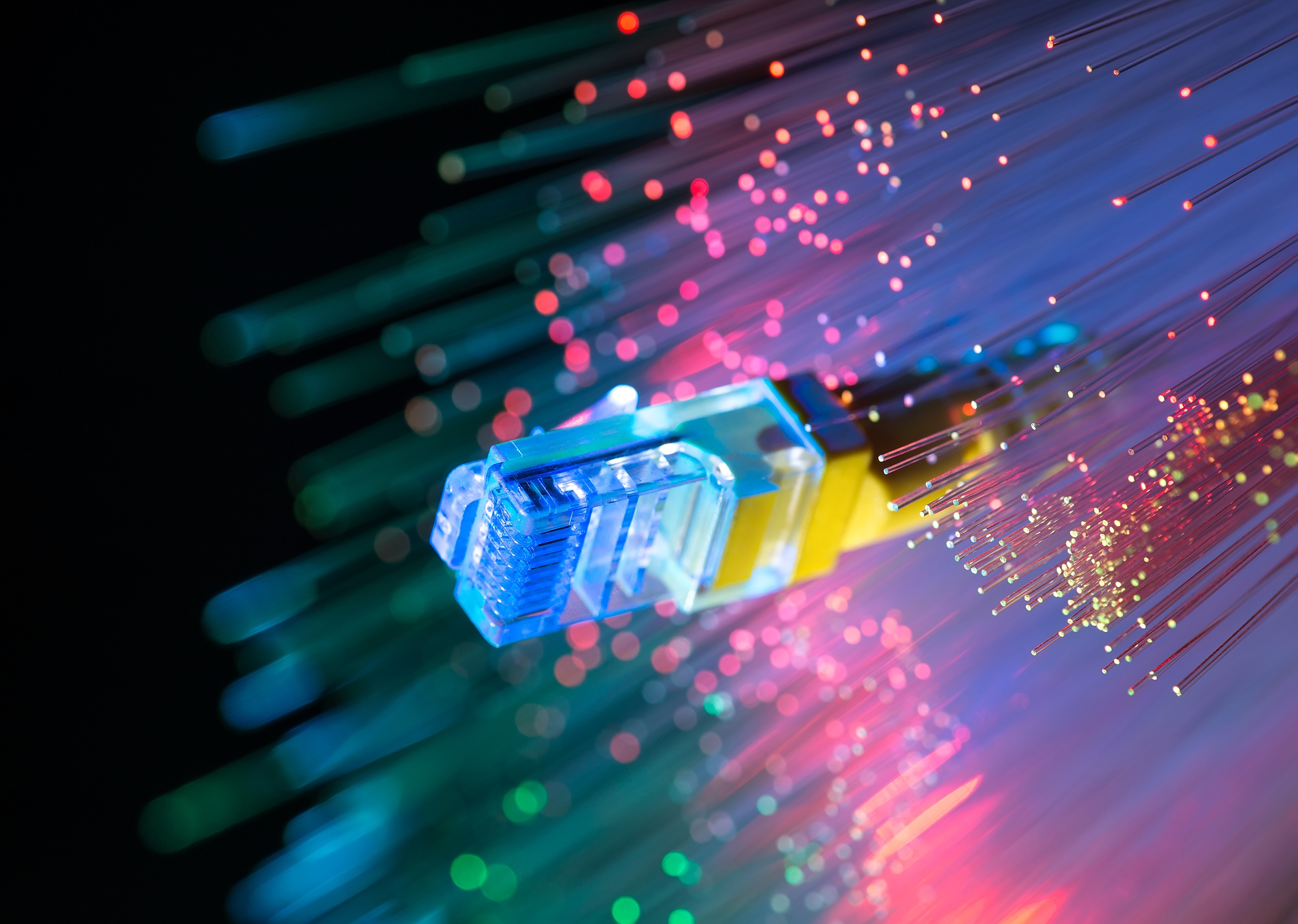 Cabo de rede sobre fios de fibra óptica