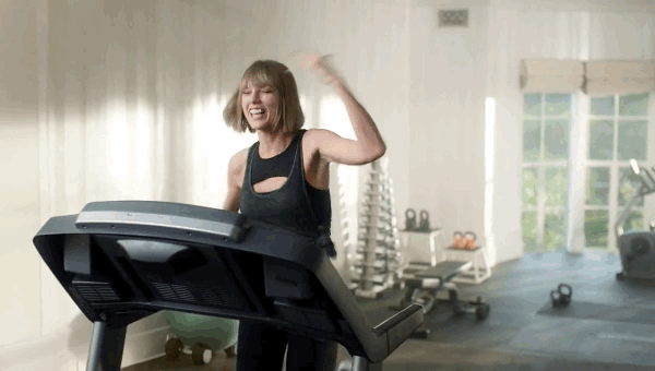 Taylor Swift caindo na esteira (comercial do Apple Music)