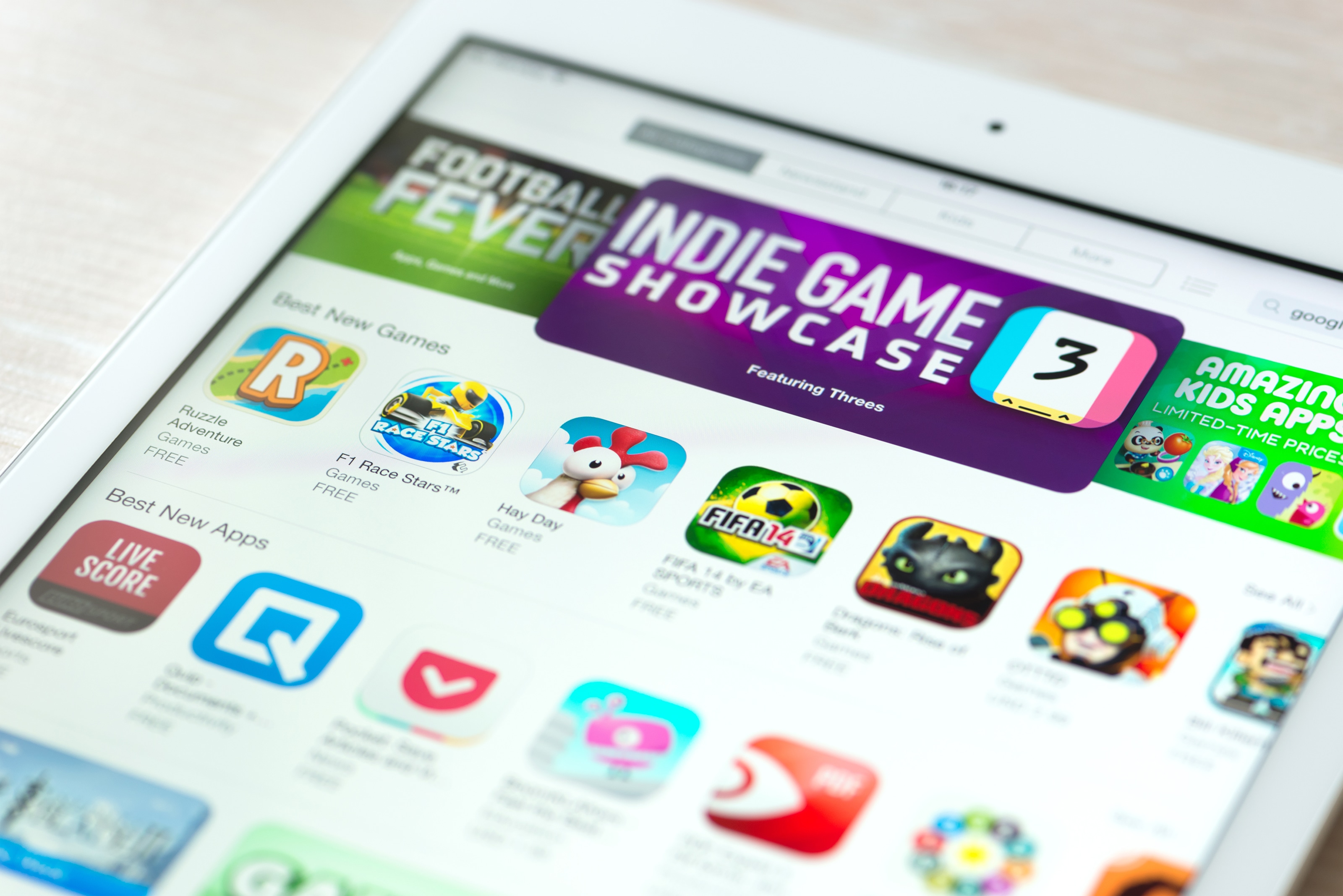 Apps em destaque na App Store num iPad