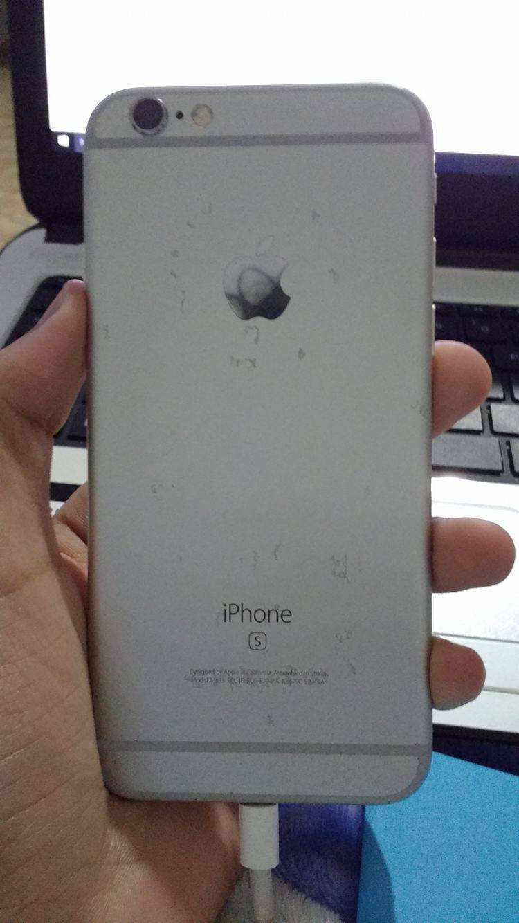 iPhone 6s descascando
