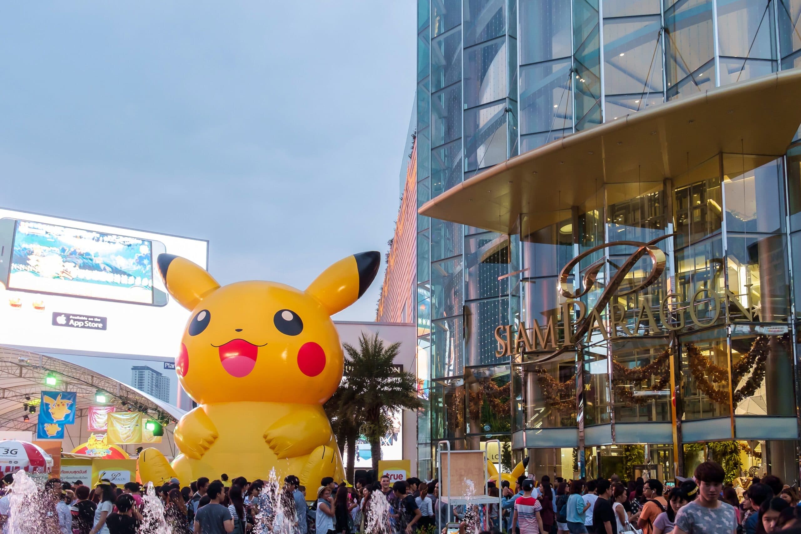 Balão de Pikachu (Pokémon) na rua