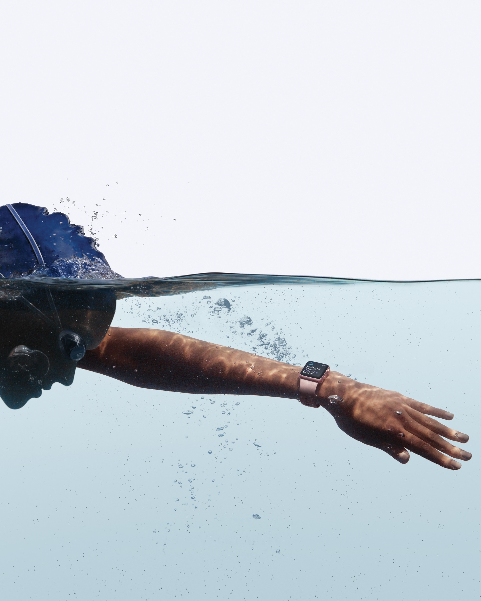 Apple Watch Series 2 sendo usado para natação (na água)