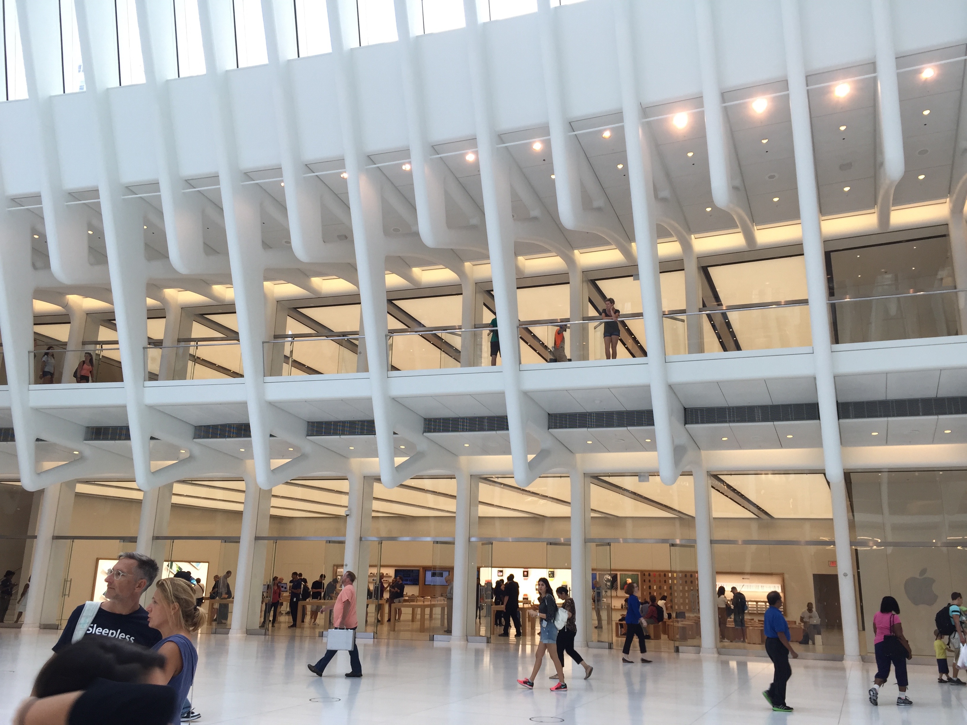 Apple World Trade Center no Oculus de Nova York