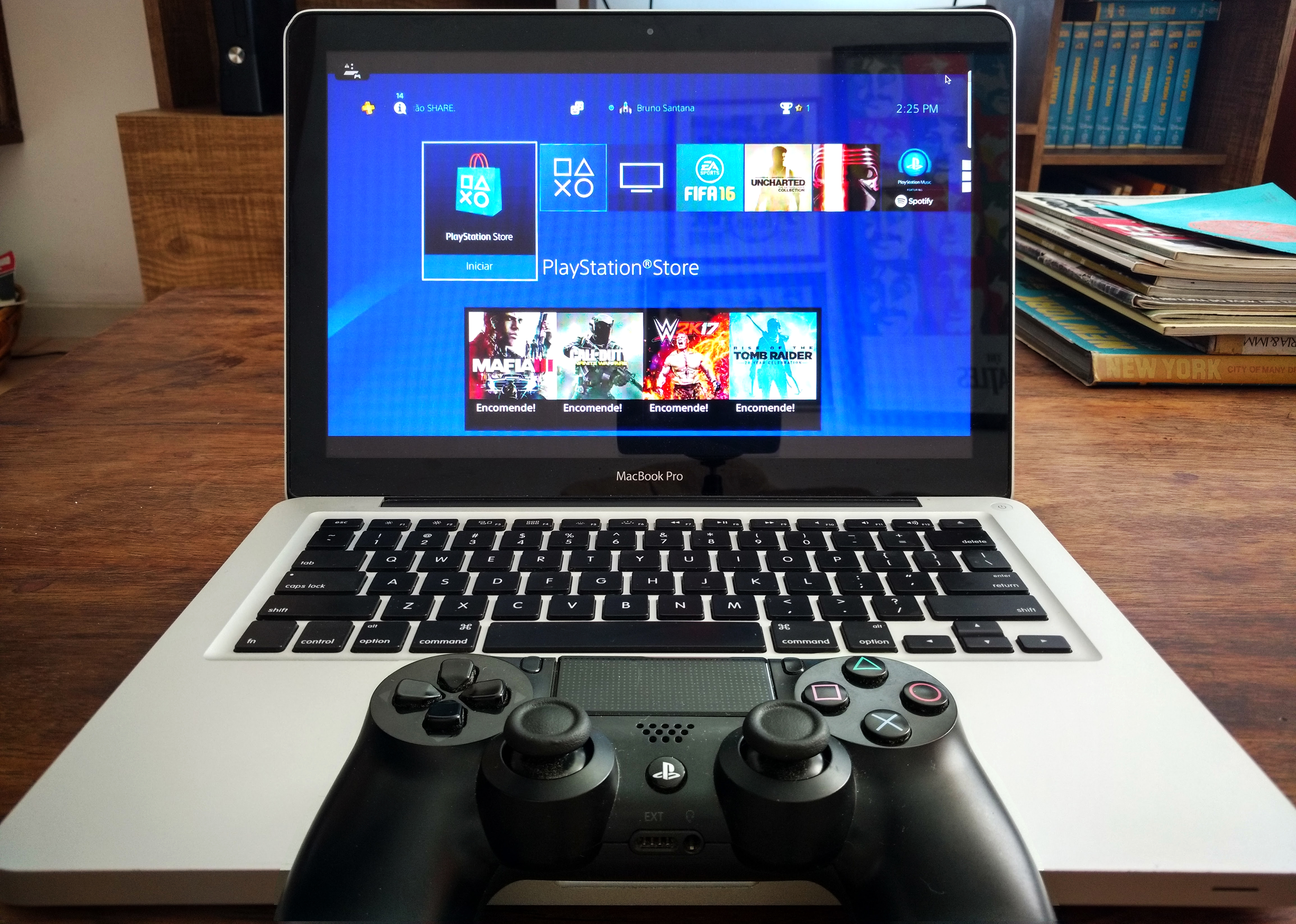 MacBook Pro com Remote Play do PS4