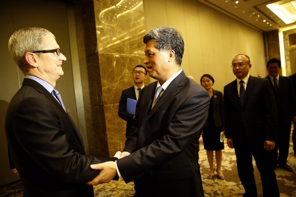 Tim Cook reunião China Shenzhen