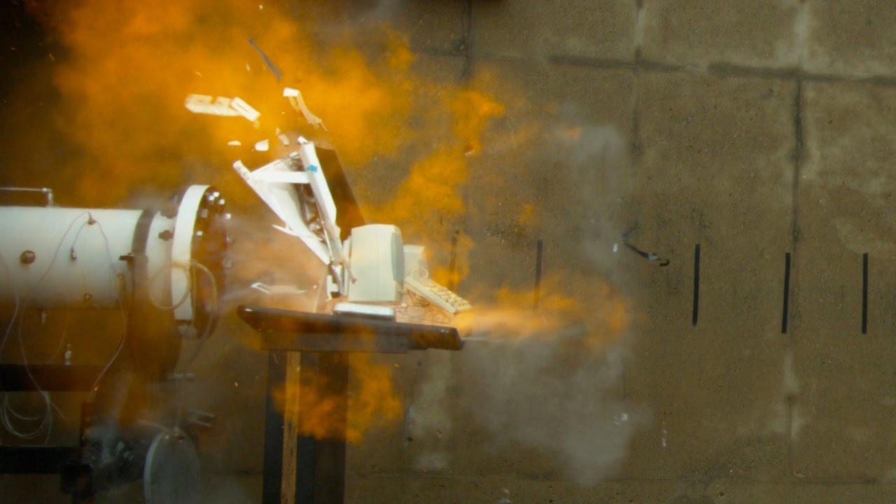 iMac completamente destruído por um tubo de combustão
