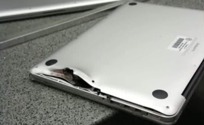 MacBook Pro atingido por uma bala