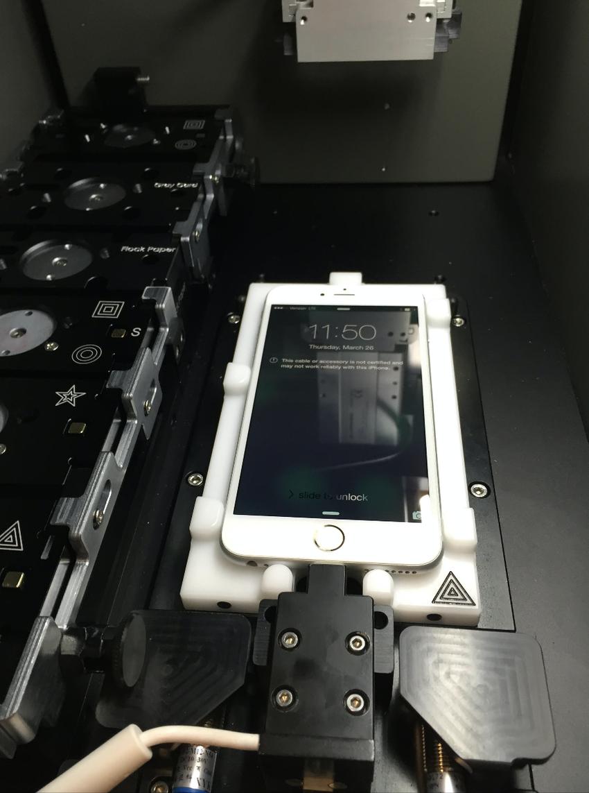 Máquina de calibração de iPhones das Apple Stores