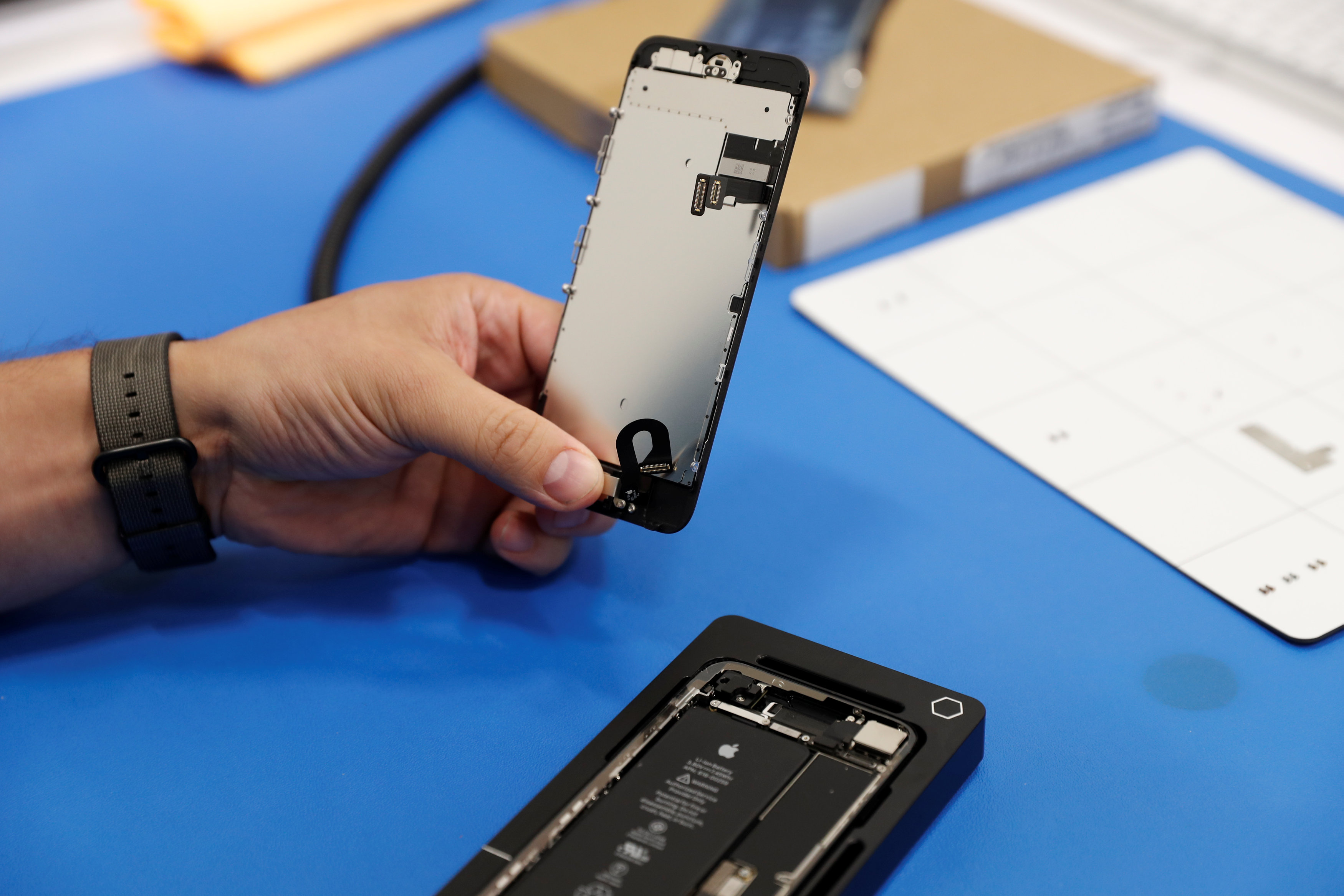 Máquina de calibragem de iPhones da Apple, para reparos em iPhones