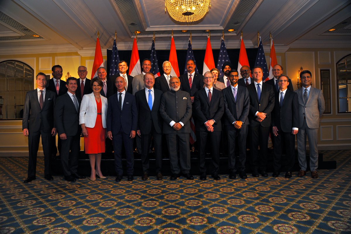 Reunião do primeiro-ministro indiano Narendra Modi com Tim Cook e outros executivos