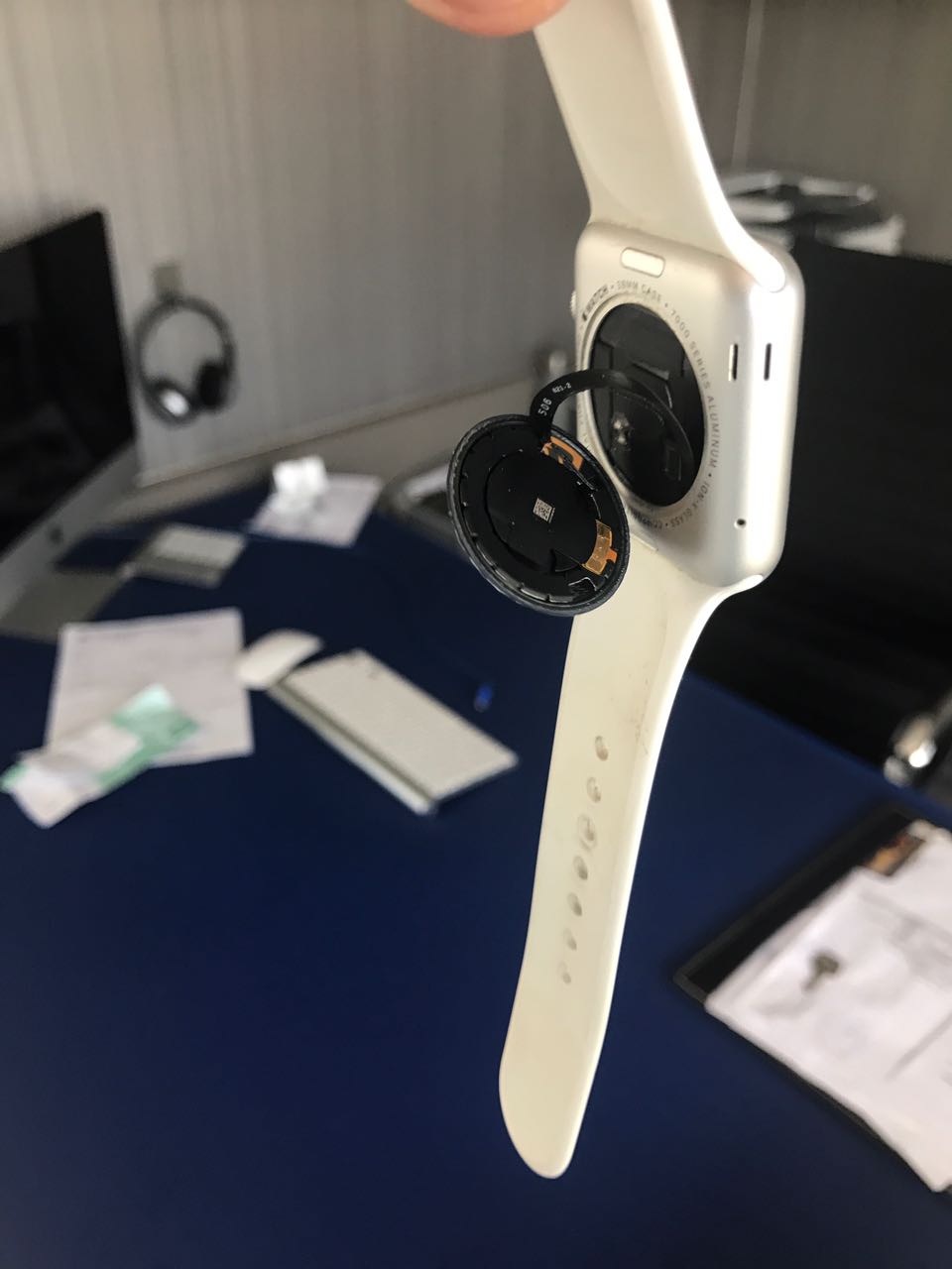 Apple Watch quebrado do leitor Jacone Piucco