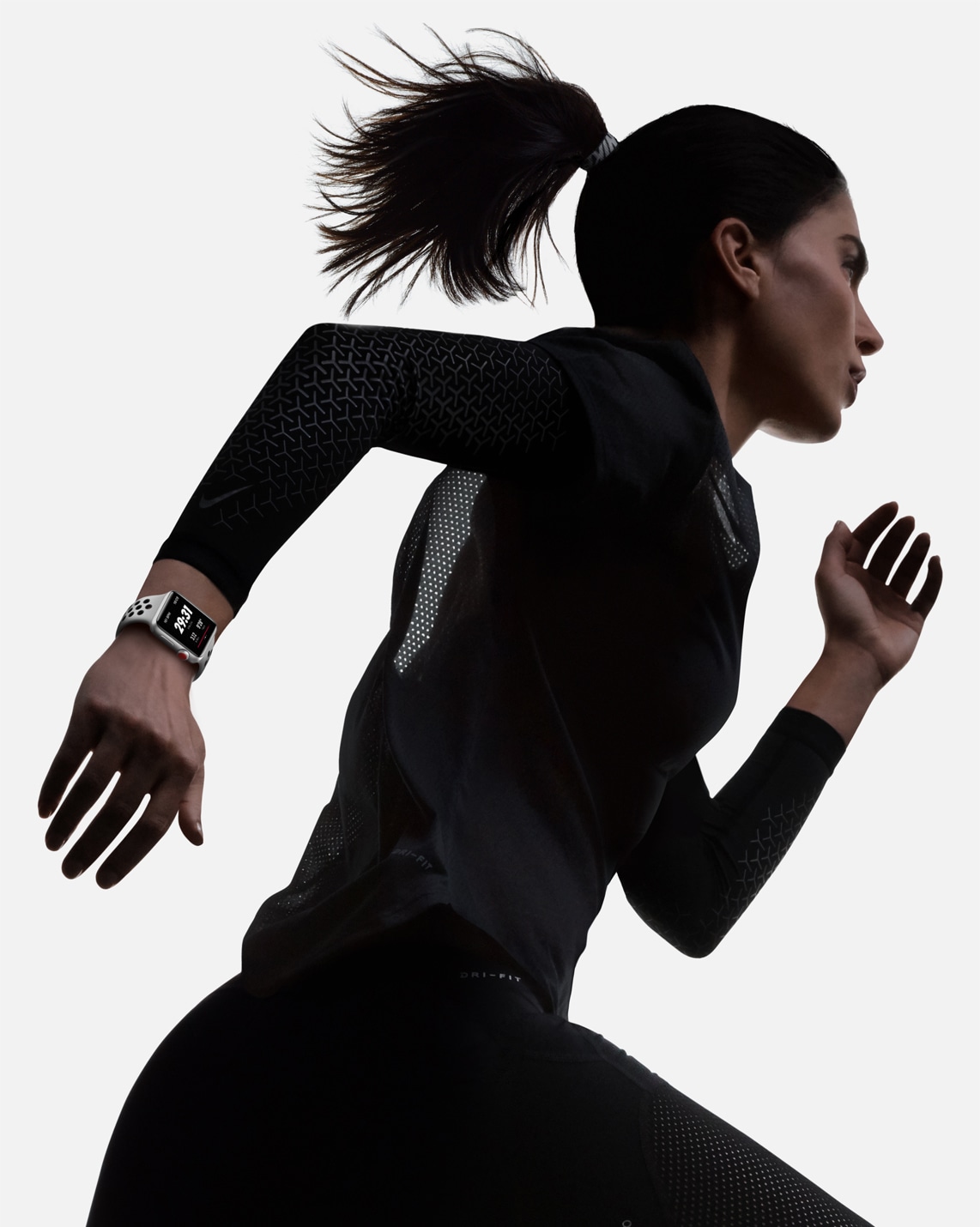 Mulher correndo com o Apple Watch Series 3 Nike+