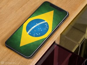 iPhone X com a bandeira do Brasil (by MacMagazine, via Placeit)