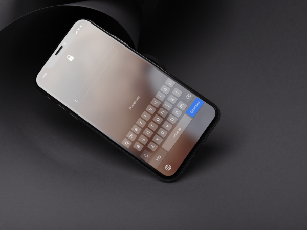 iPhone protegido com código alfanumérico