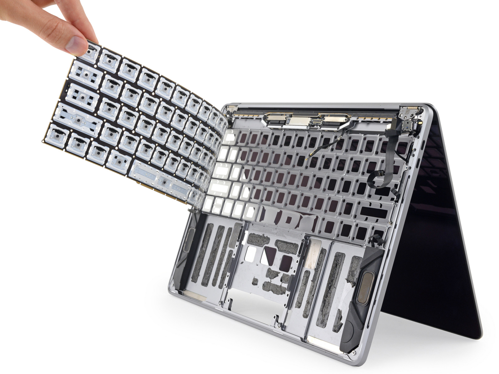 iFixit testa o teclado e a membrana de silicone do novo MacBook Pro