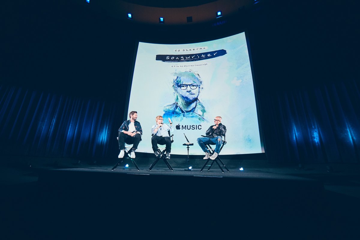 Ed Sheeran e Zane Lowe divulgando o documentário "Songwriter" do Apple Music