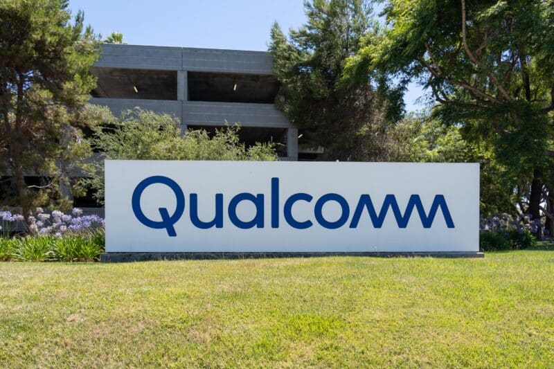 Placa da Qualcomm em frente à sede da empresa