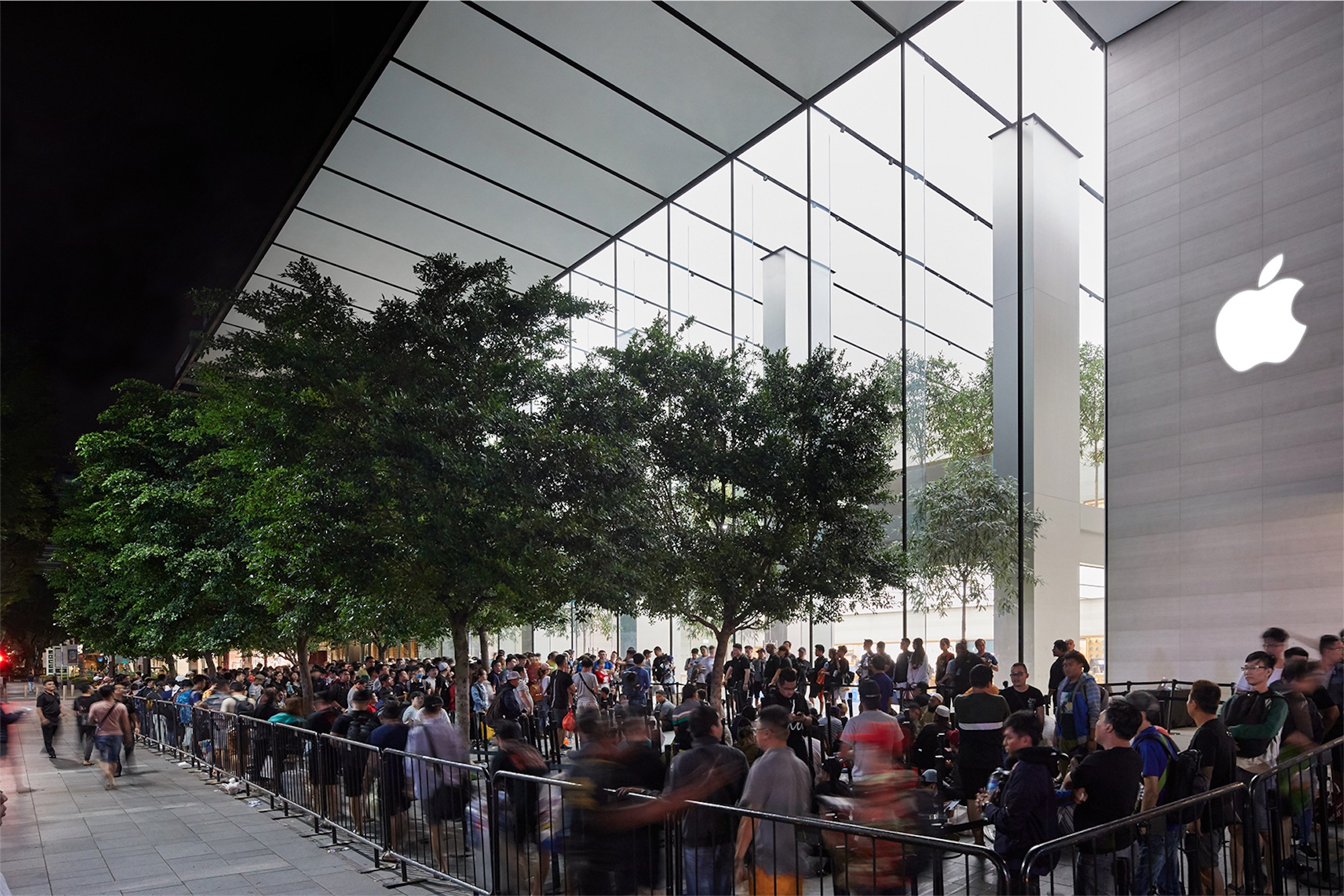 Lançamento dos novos iPhones e Apple Watch em lojas da Apple
