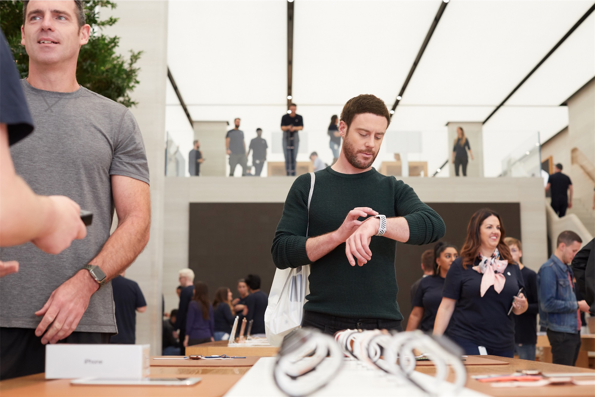 Lançamento dos novos iPhones e Apple Watch em lojas da Apple