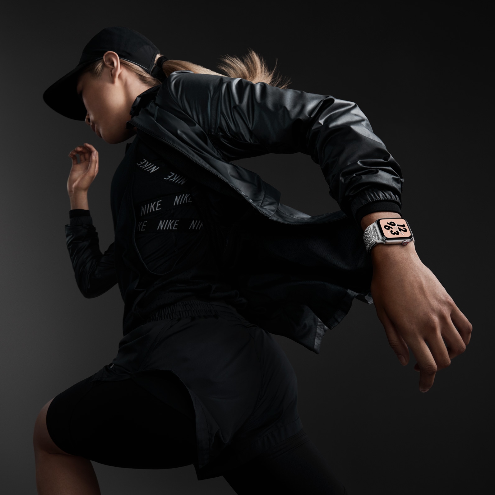 Apple Watch Nike+ com pulseira loop esportiva Nike refletiva