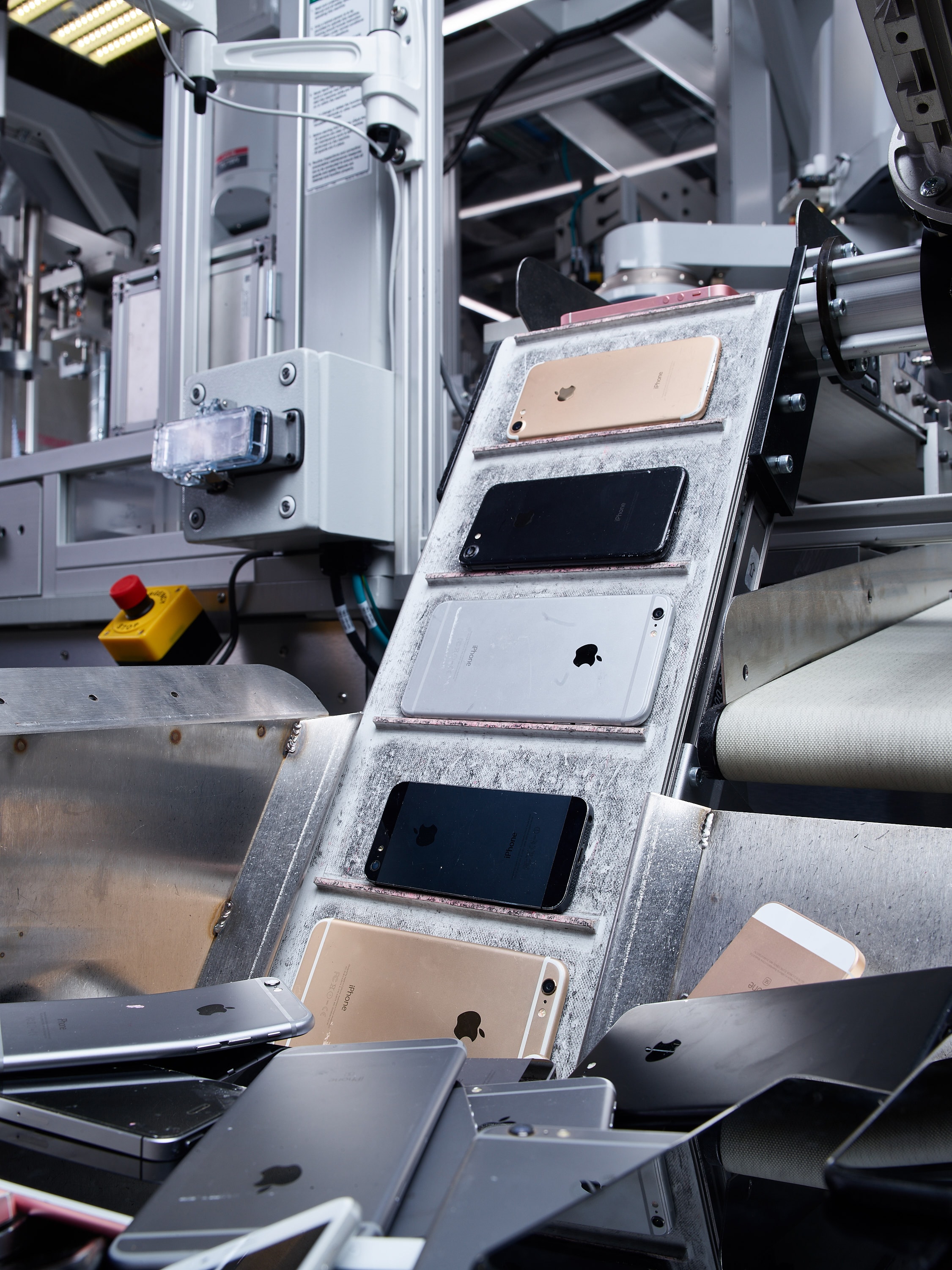 iPhones sendo reciclados em fábrica de Austin