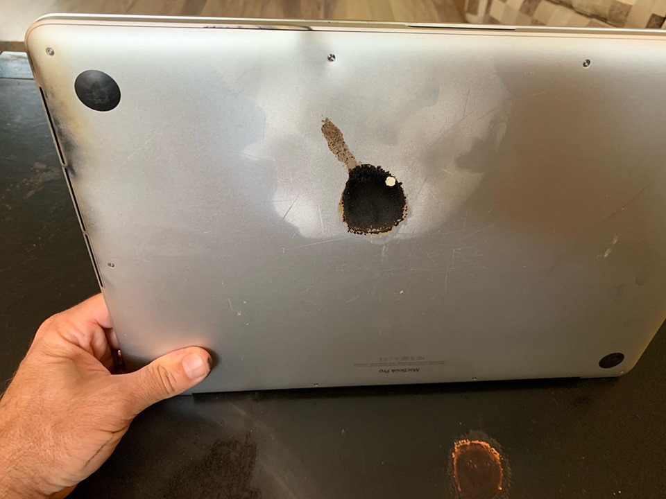 MacBook Pro após explosão de bateria defeituosa