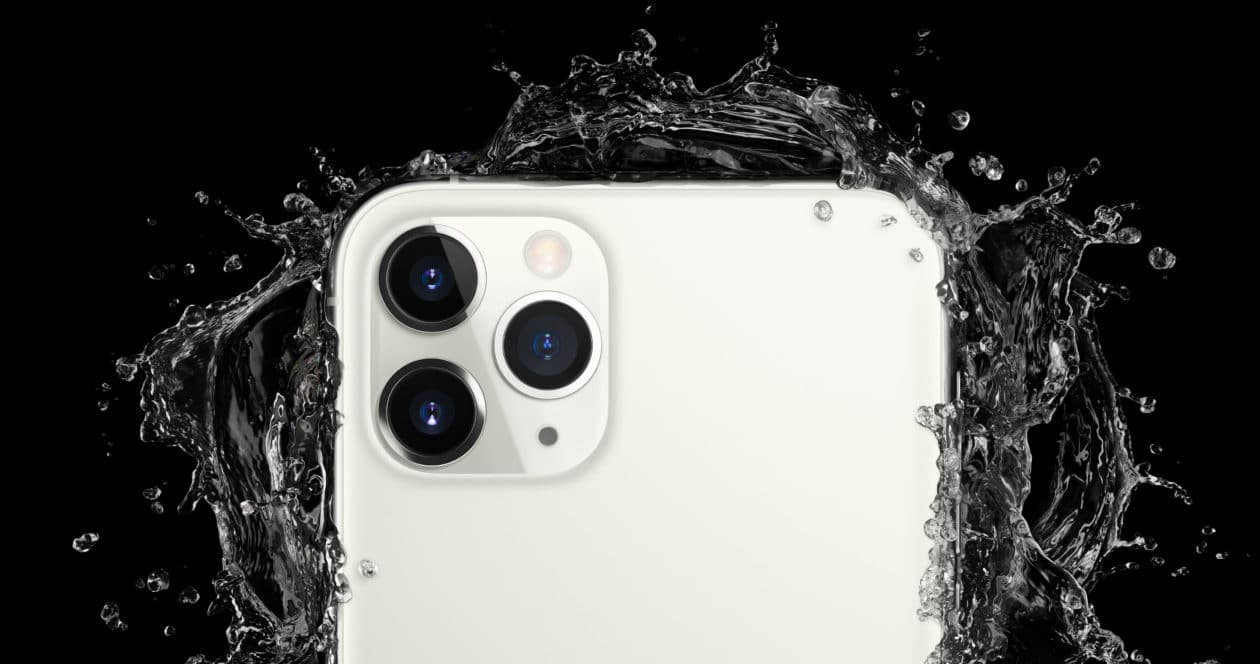 iPhone 11 Pro com água