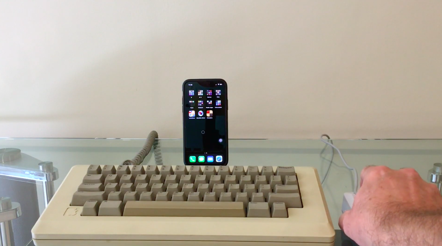Conectando o teclado e o mouse do Macintosh original num iPhone X