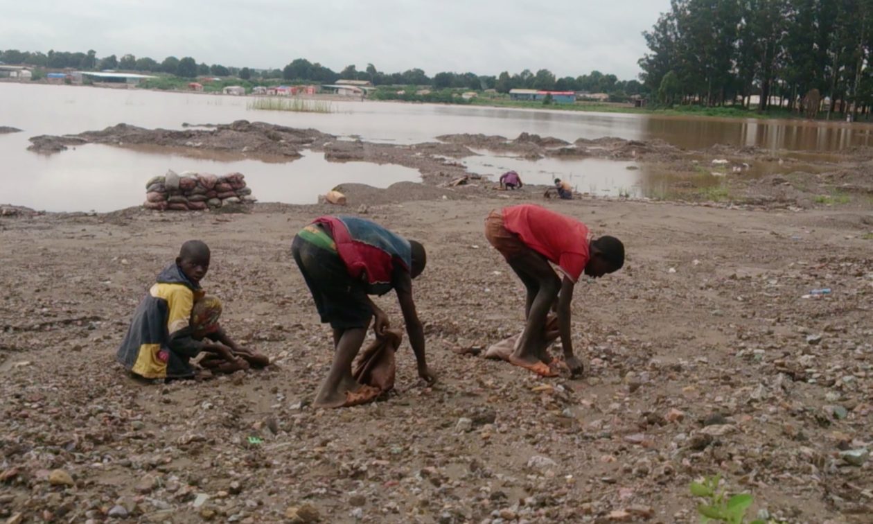 França rejeita acusações do Congo contra a Apple por uso de minerais de conflito