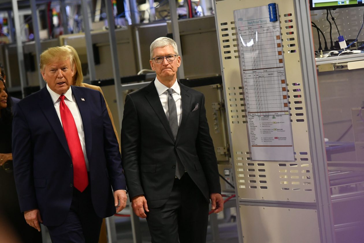 Donald Trump e Tim Cook