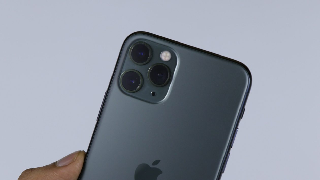 YouTuber coloca bateria de silício-carbono de 12.000mAh num iPhone 11 Pro