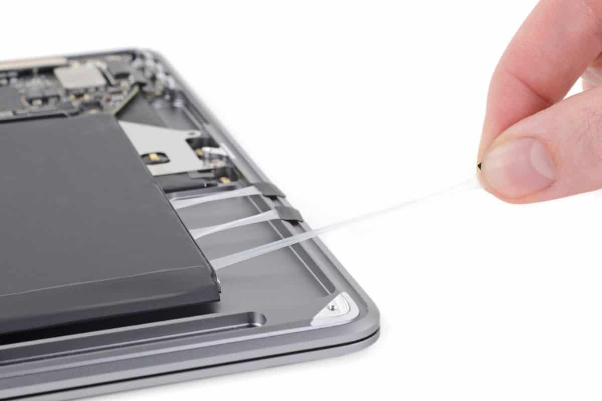 Desmontagem do MacBook Air (2020) feita pela iFixit