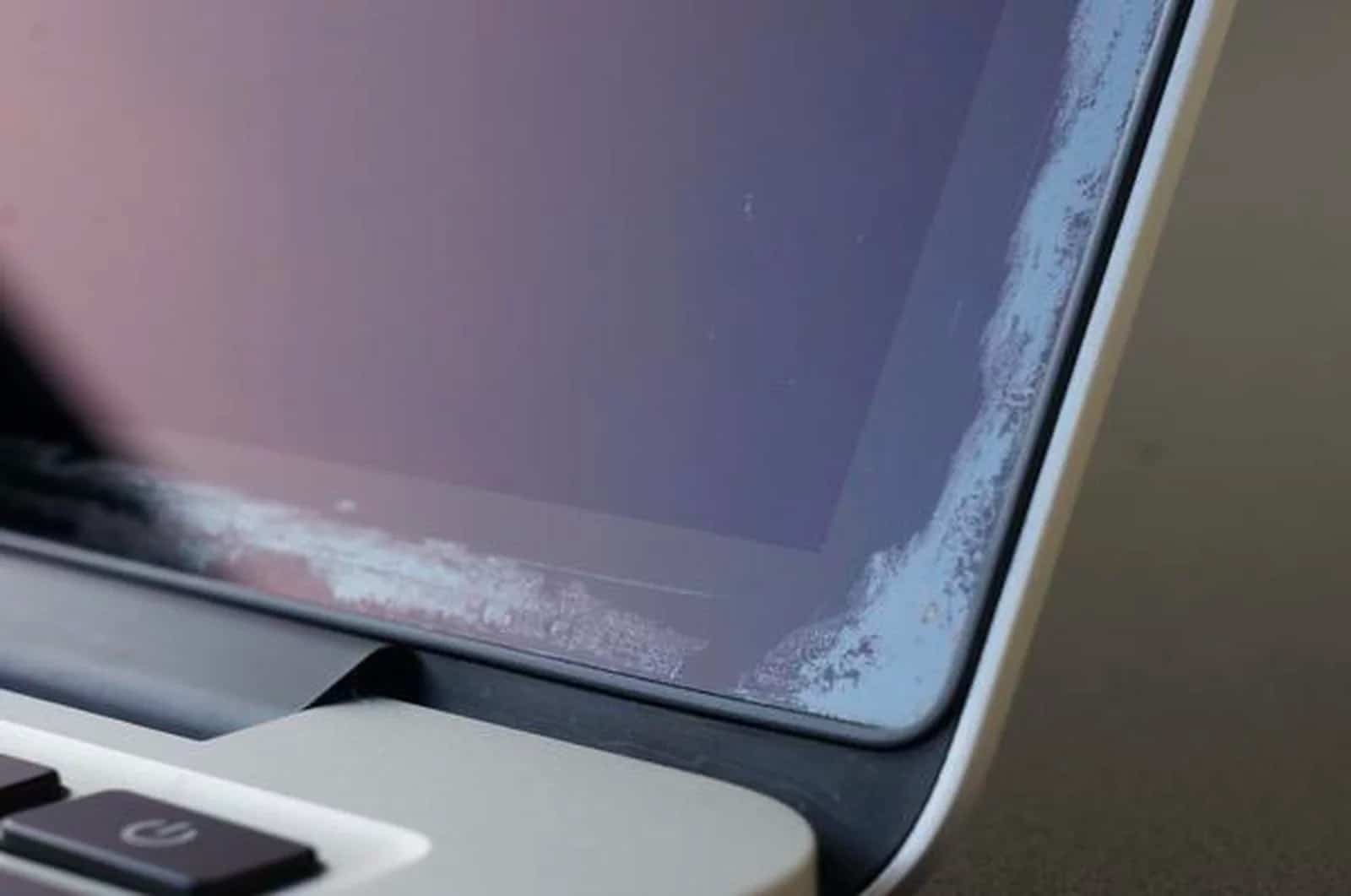 Tela descascando em MacBook Air