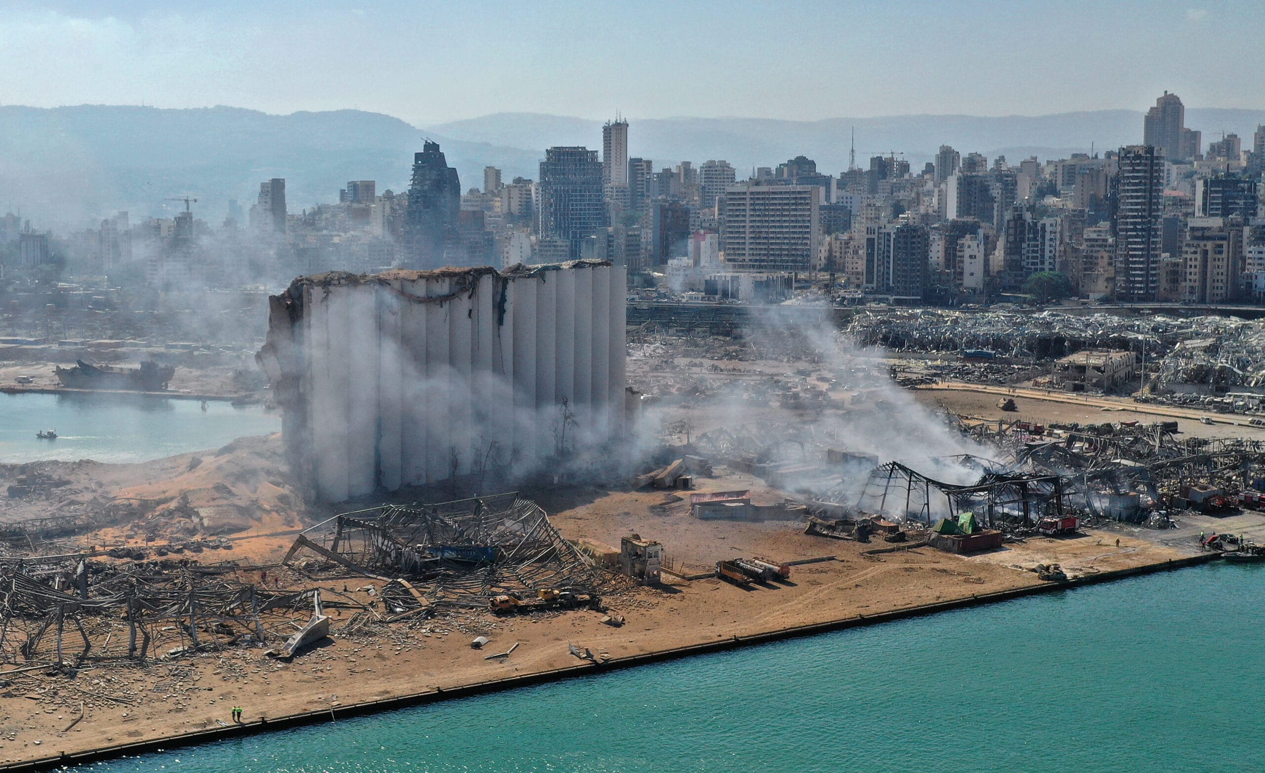 Visão aérea do porto de Beirute (Líbano) após explosão