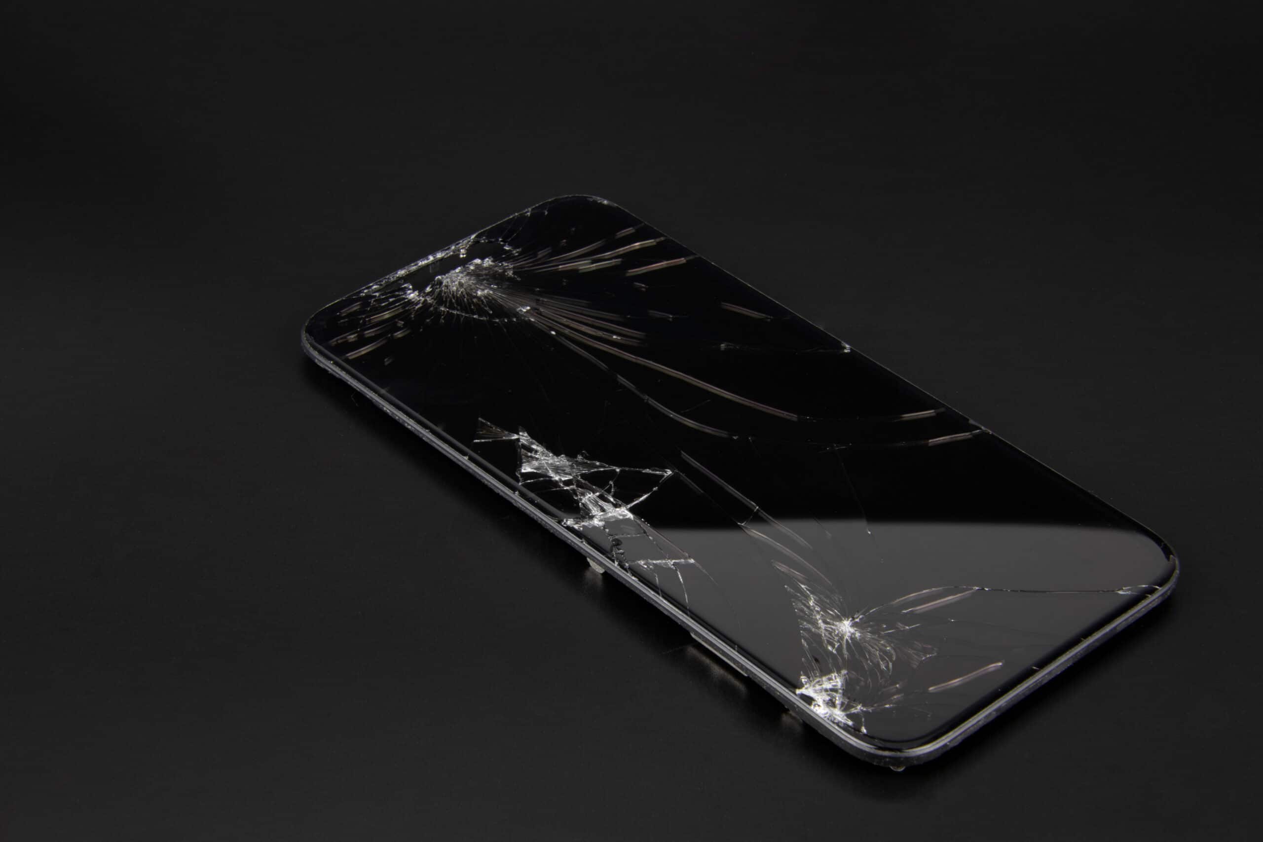 iPhone XR quebrado