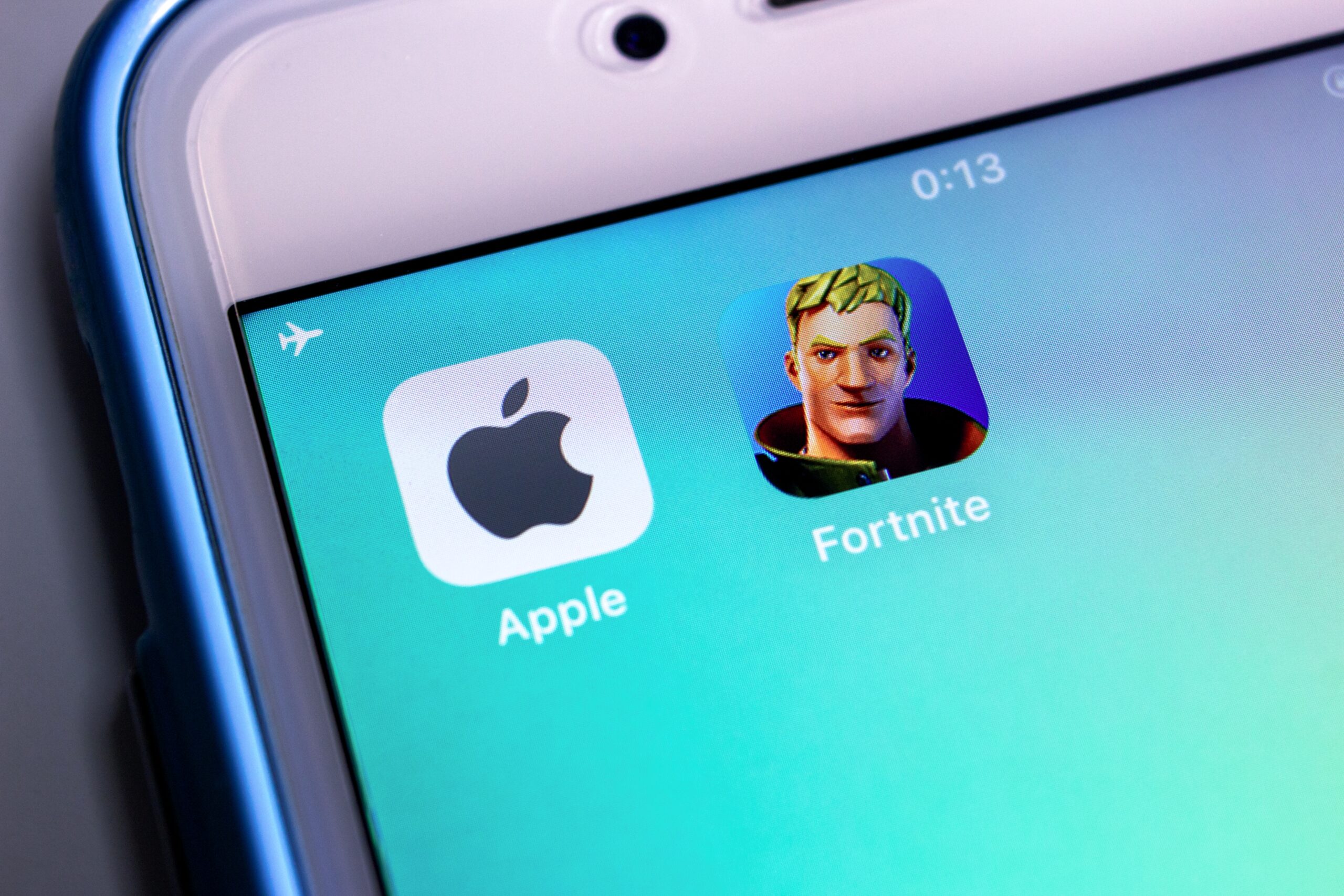 Google se une à Apple e bane Fortnite, jogo mais popular do mundo