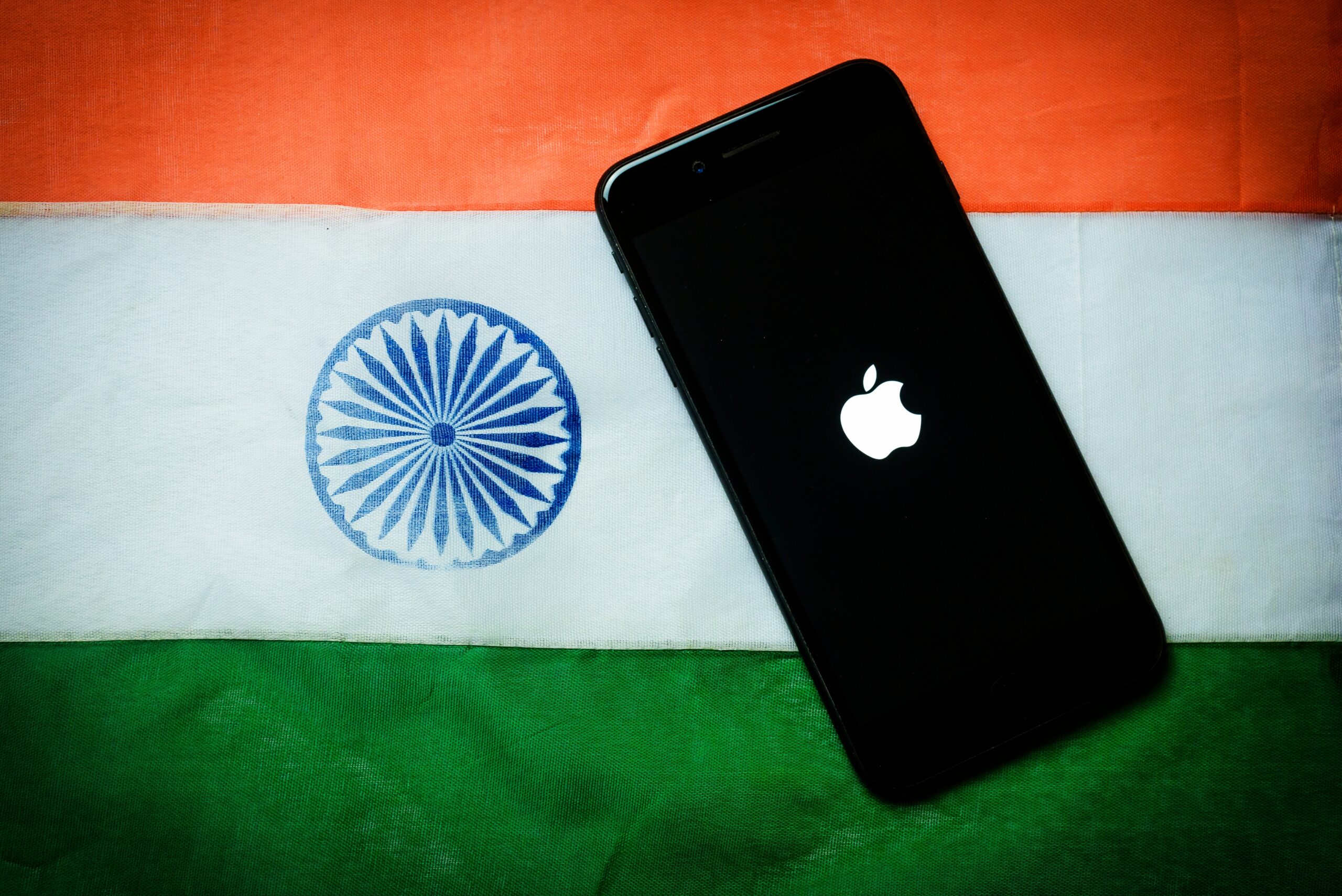 iPhone sobre bandeira da Índia
