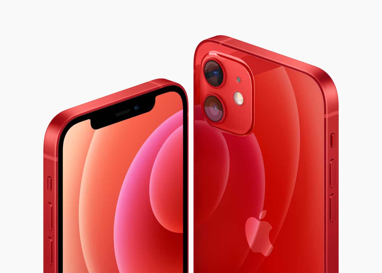 iPhone 12 na cor vermelha — (PRODUCT)RED