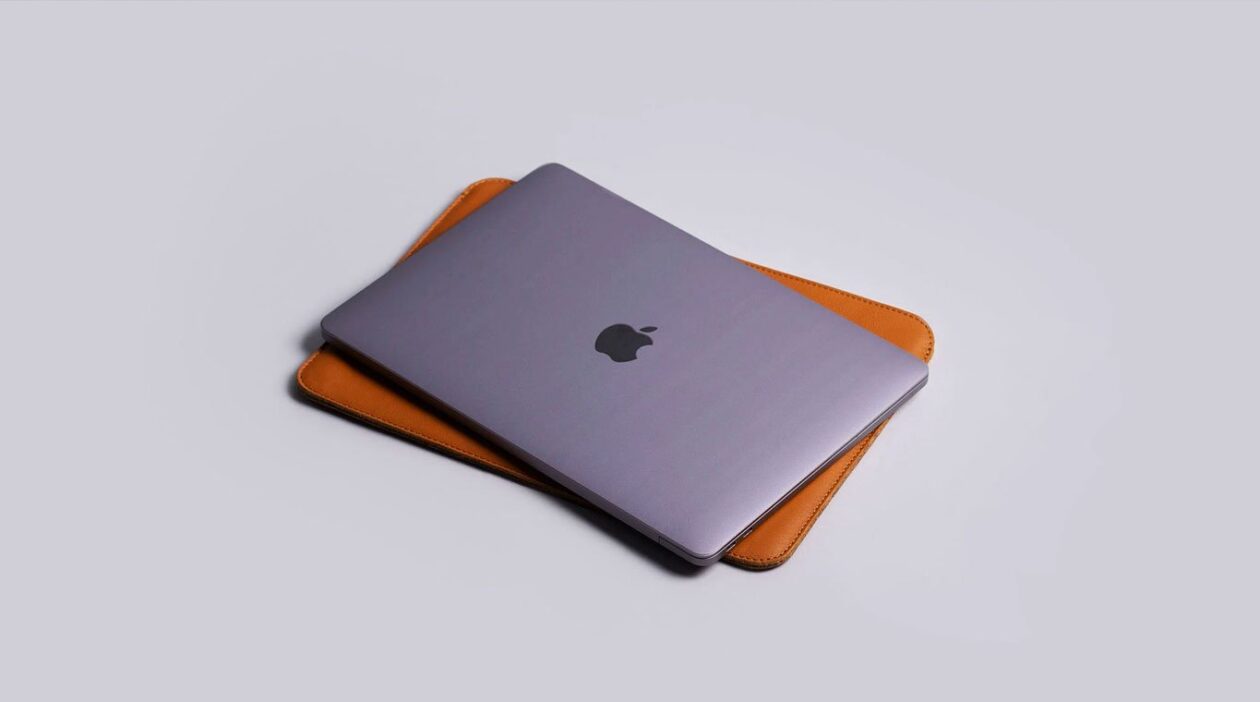 Slim Leather MacBook Sleeve Case, da Harber London