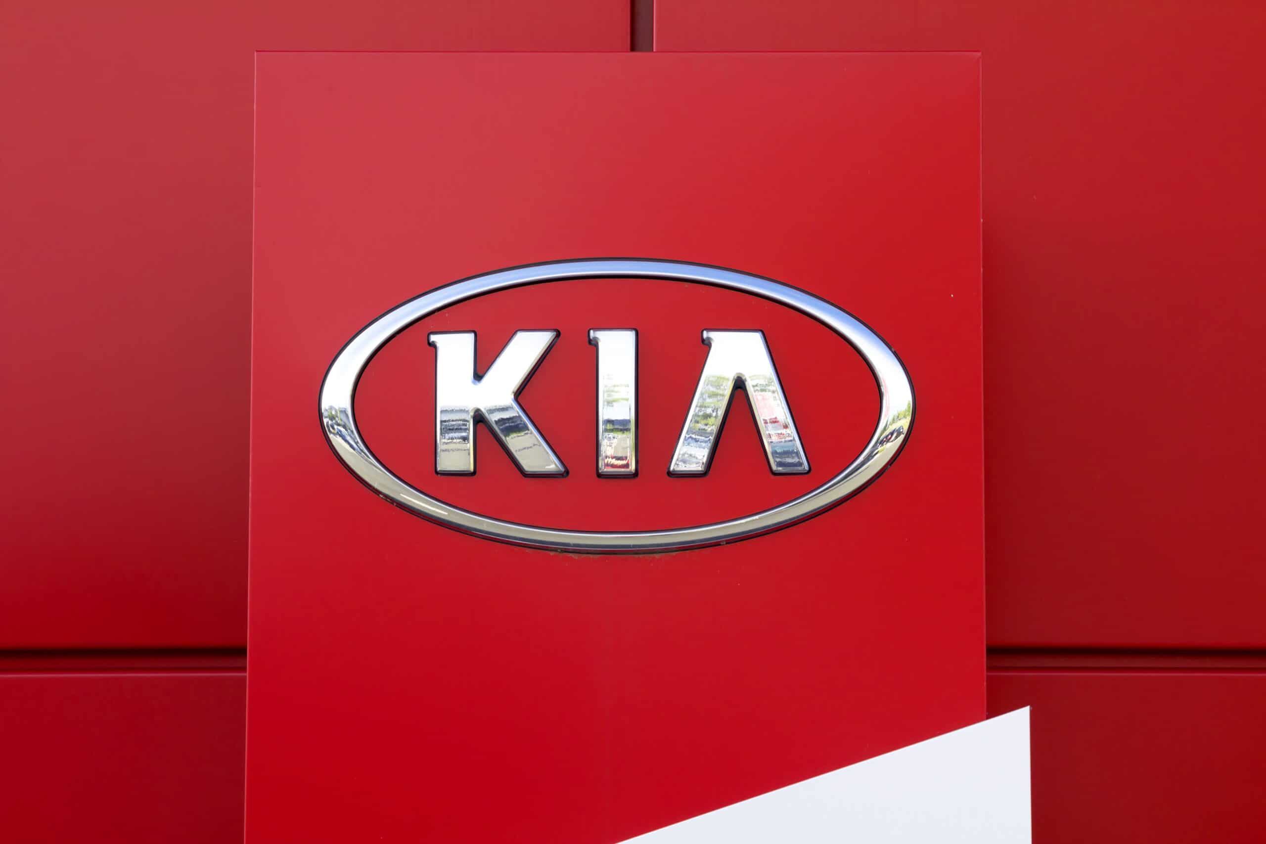 Sinalização da marca Kia em concessionária