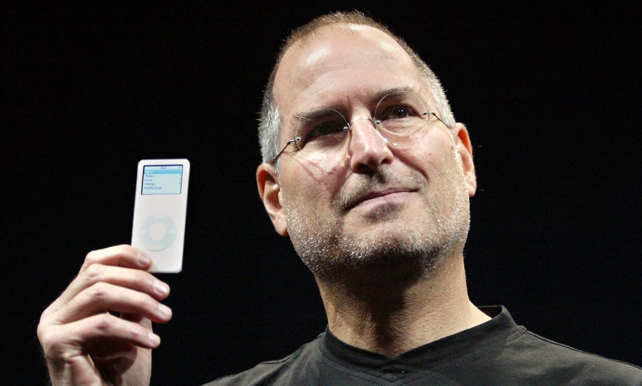 Steve Jobs apresentando o iPad nano em setembro de 2005