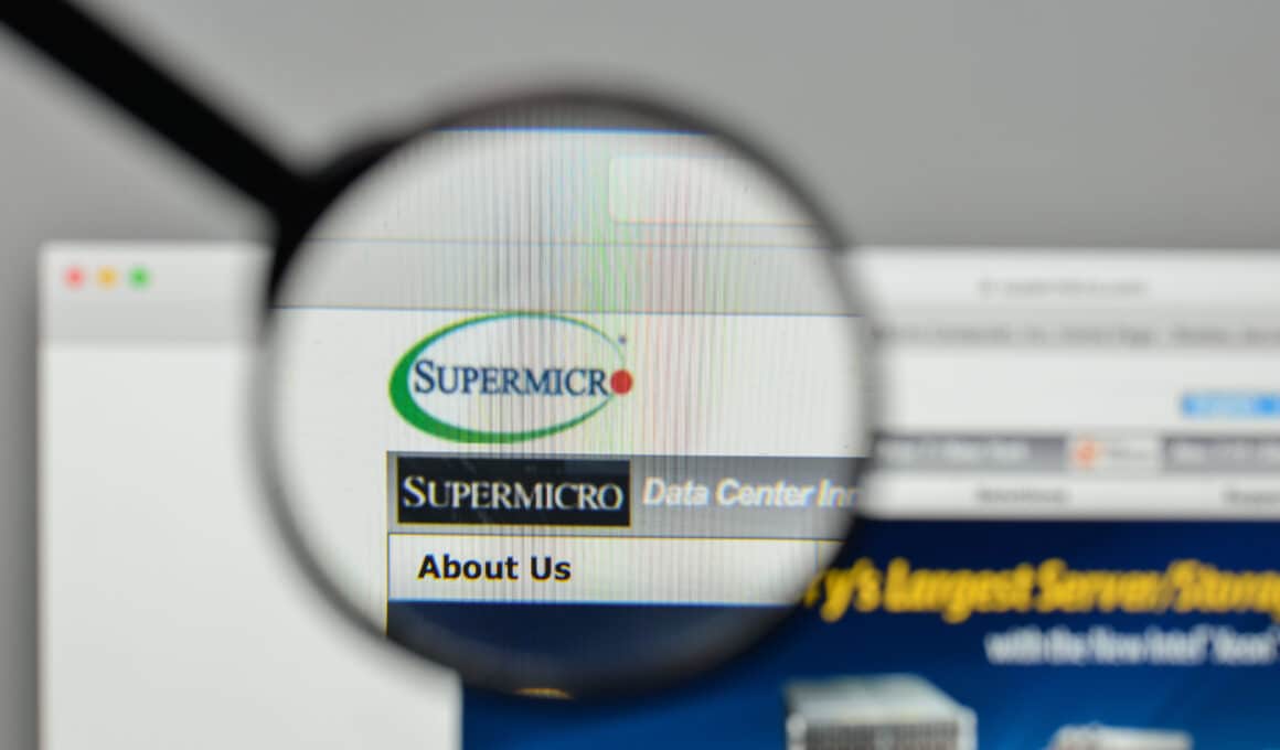 Site com logo da Super Micro
