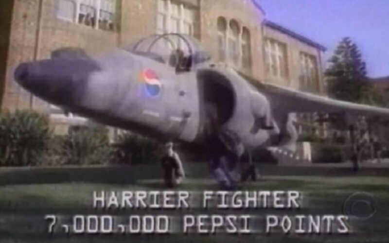 Campanha da Pepsi retratada na série "The Jet", do Apple TV+