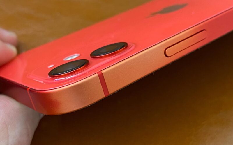 Problema de descoloração em iPhone 12 (PRODUCT)RED