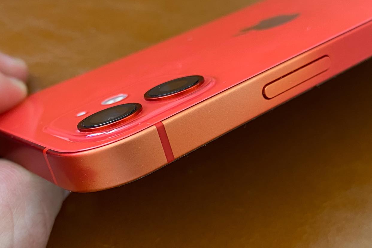 Problema de descoloração em iPhone 12 (PRODUCT)RED