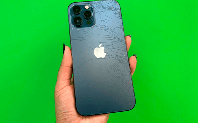 iPhone 12 Pro Max quebrado