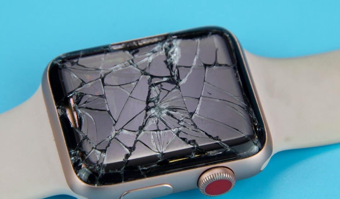 Apple Watch com a tela quebrada