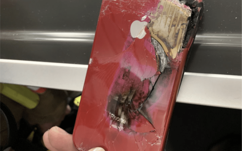 iphone XR que pegou fogo durante um voo
