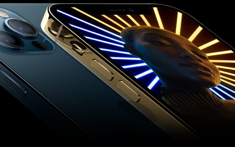 iPhones 12 Pro azul-pacífico e dourado