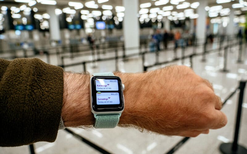 Apple Watch com Wallet em metrô